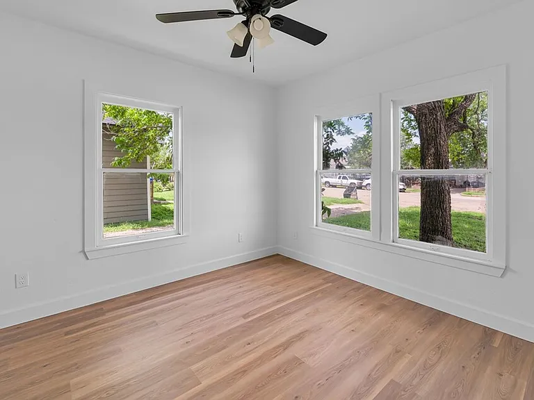 1818 Windsor Ave — Photo 20