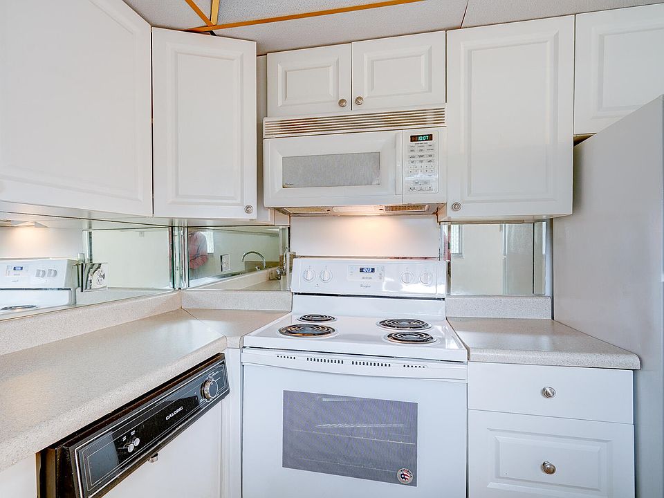 1st image of 372 Tuscany G #372