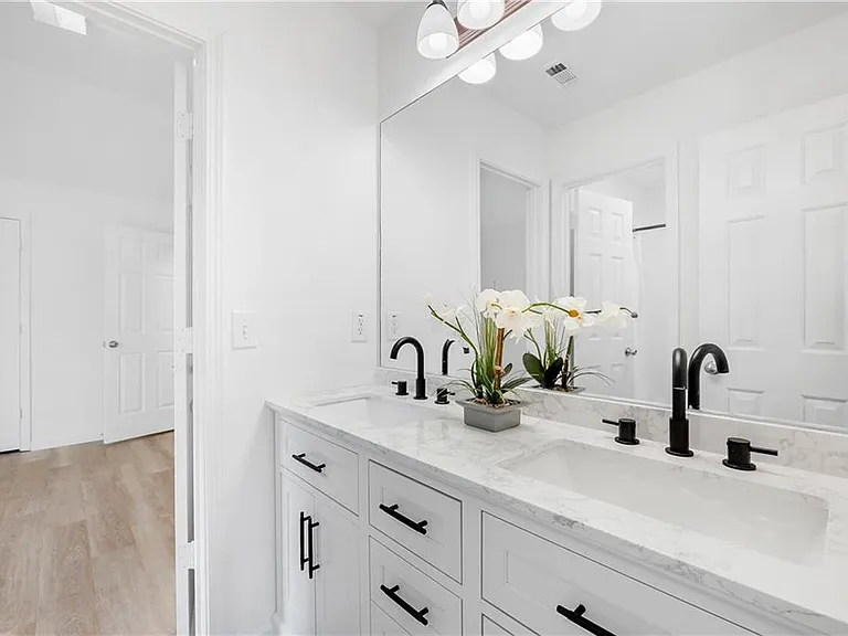 1055 Red Cedar Trl — Photo 17