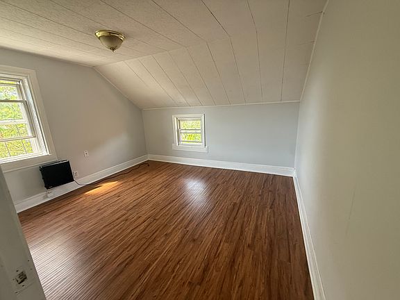 4th image of 112 Gano St Floor 3