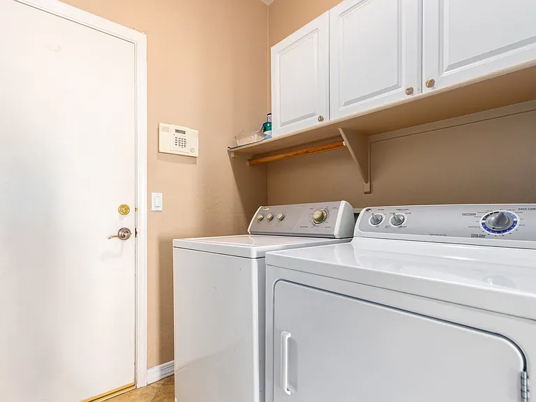 3556 E Hampton Ln — Photo 20