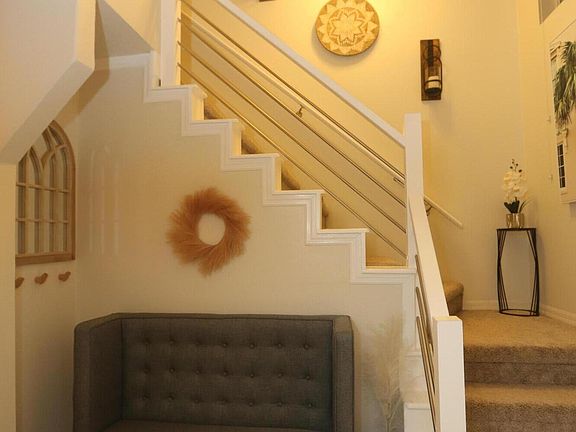 2nd image of 1016 Villa Dr