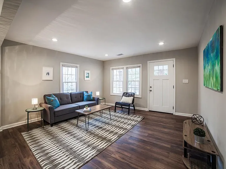 132 Stafford St NW — Photo 2