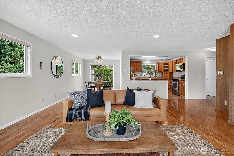 3rd image of 2428 Crestline Drive