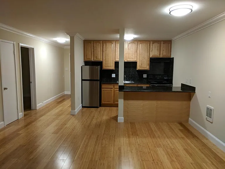 324 Pennsylvania Ave #24 — Photo 1