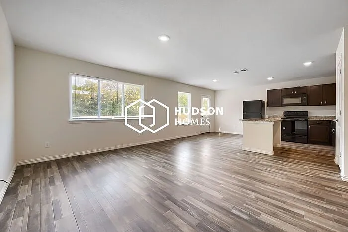 3 bed, 2.0 bath, 1319 sqft, $1,975 — Photo 4