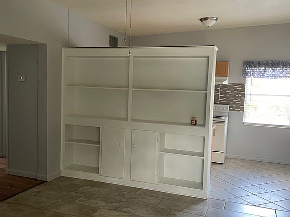 5th image of 128 Country Club Cir