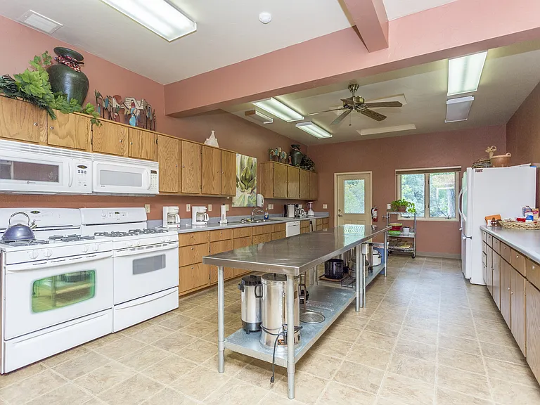 642 Sunrise Blvd — Photo 22