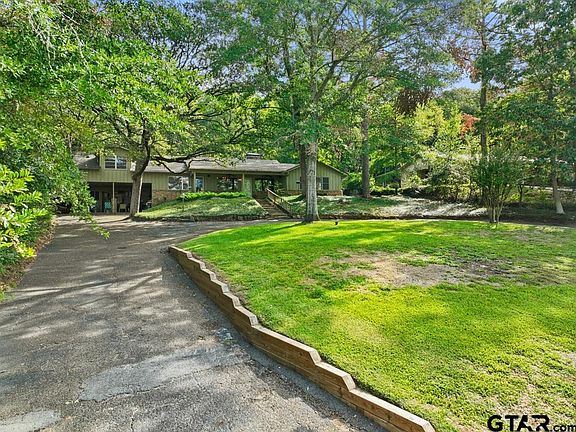 3rd image of 415 Hideaway Lane Central
