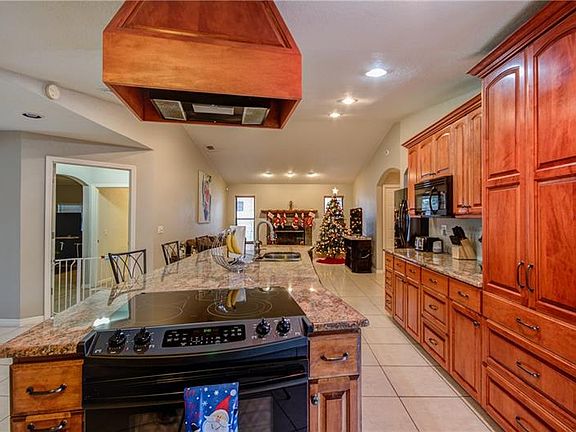 5th image of 1751 Grove Dr