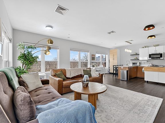 5th image of 999 Hancock St Unit 402