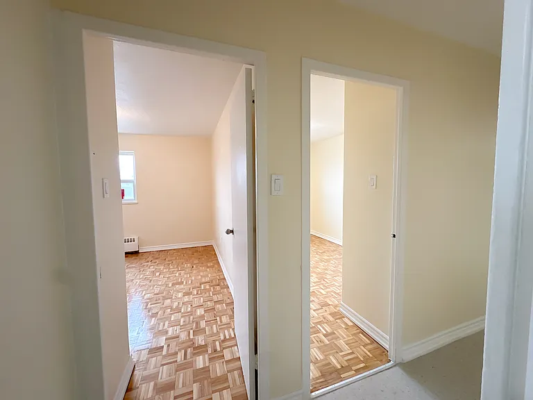 90 Paisley Blvd W — Photo 19