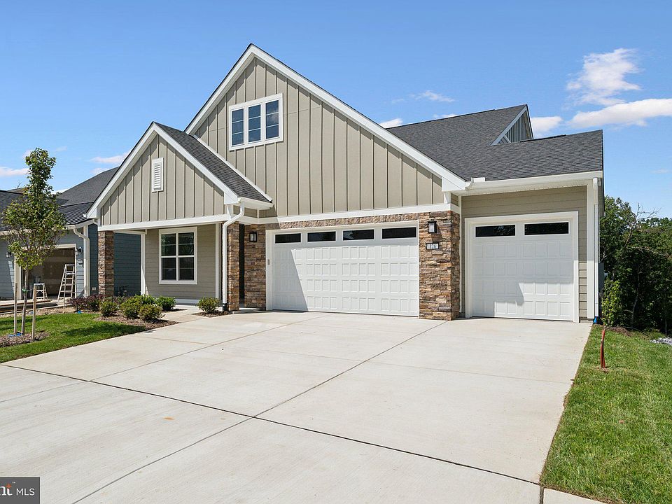 1st image of 126 Nandina Pl