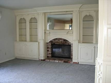 4th image of 243 Deanna Pl