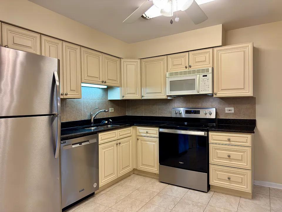 7510 Farmingdale Dr #204