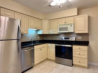 7510 Farmingdale Dr APT 204, Darien, IL 60561