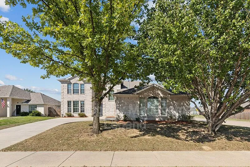 5 bed, 4.0 bath, 2940 sqft, $2,995 — Photo 3