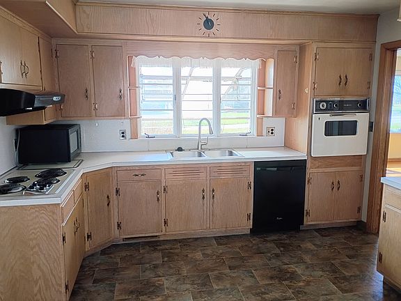 5th image of 395 W Newport Rd