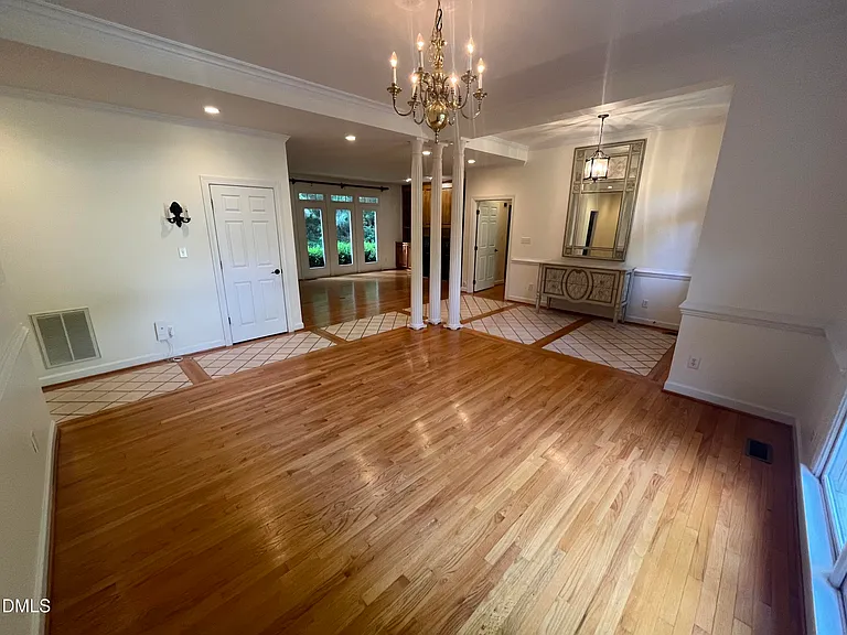 205 Berry Hill Dr — Photo 6