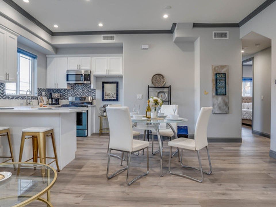1st image of 413 N Harvard Blvd #415