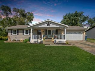 890 Cheyenne Dr, Lowell, IN 46356