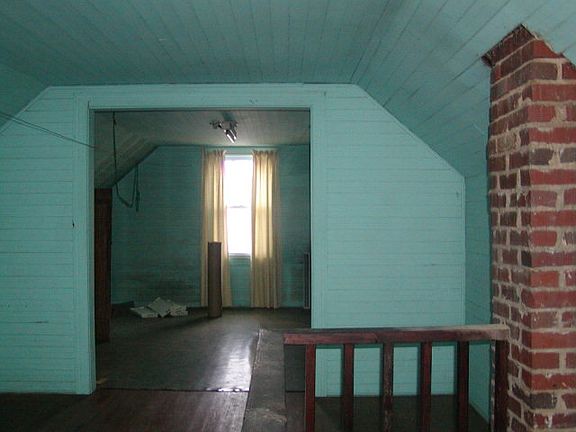 5th image of 708 Forest St