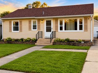 123 James St, Montgomery, IL 60538