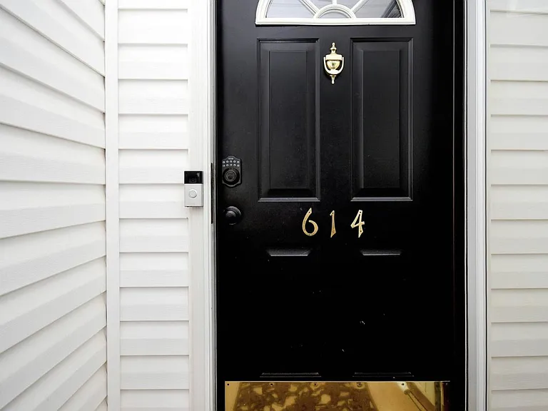 614 Glassyrock Ct — Photo 4