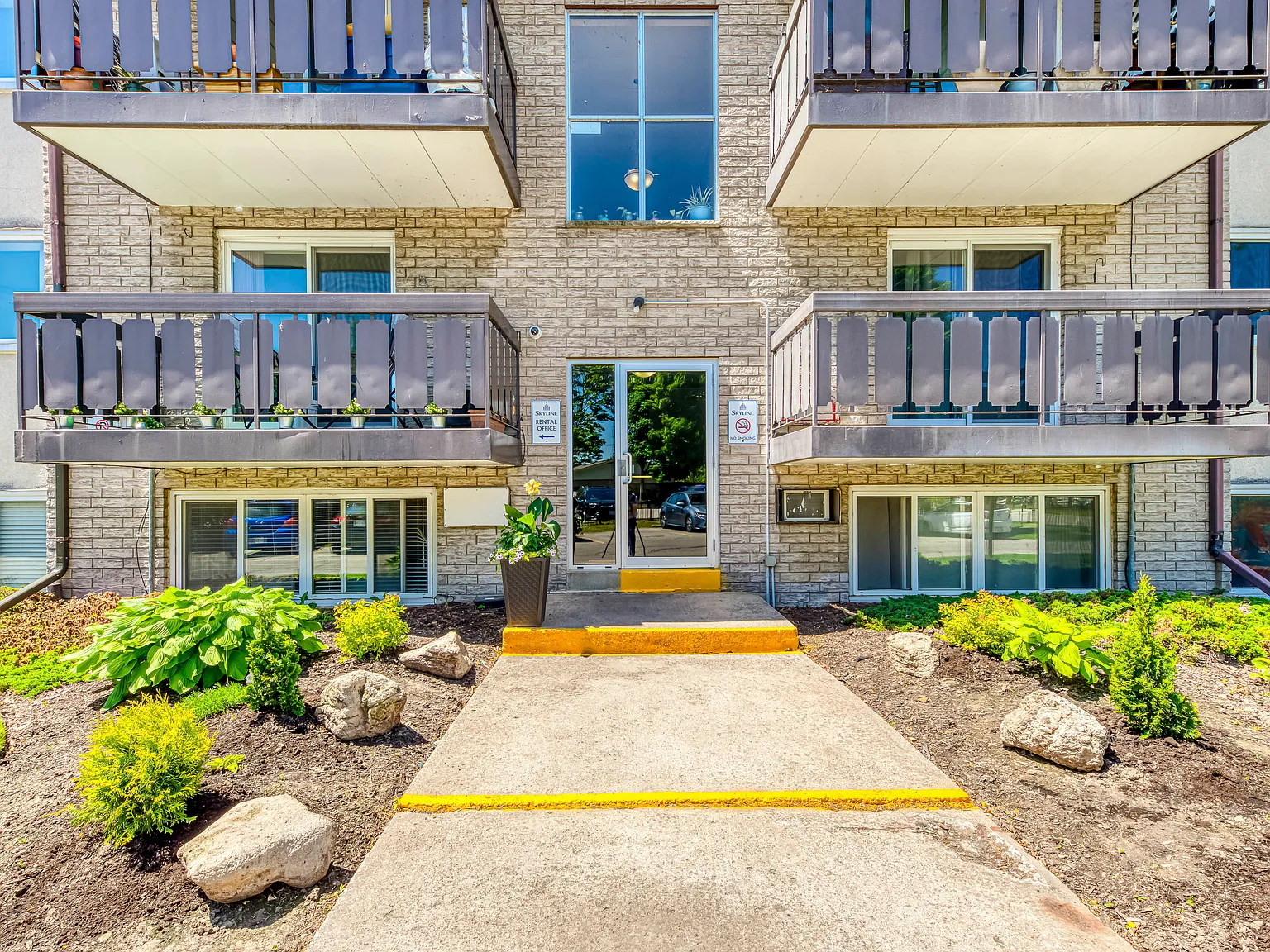 Lakeside Gardens Apartments — Photo 4