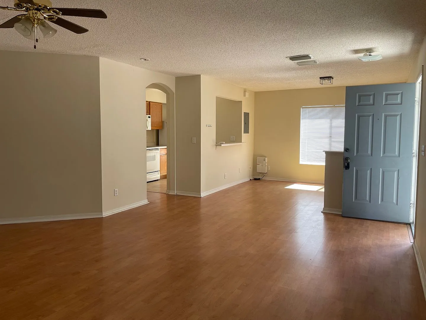 3Bed/2.5Bath $1740/month Townhouse in Waterside Community Available October 2026 — Photo 2