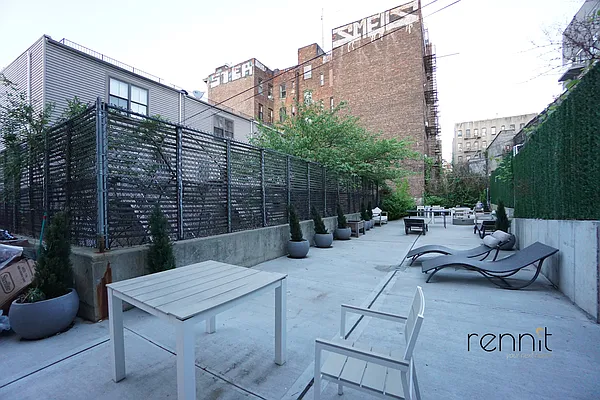 Rented by Rennit Inc. | media 21