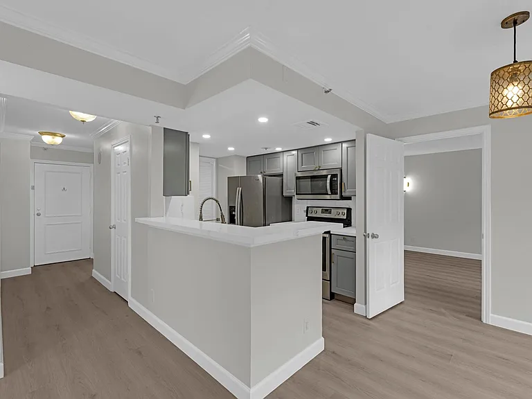 3525 Sage Rd #304 — Photo 8