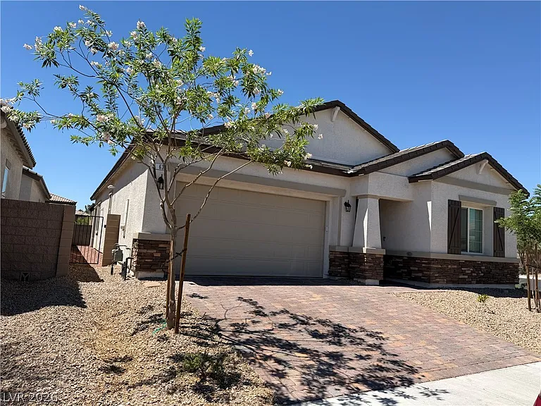 63 Barton Bay Ave — Photo 1
