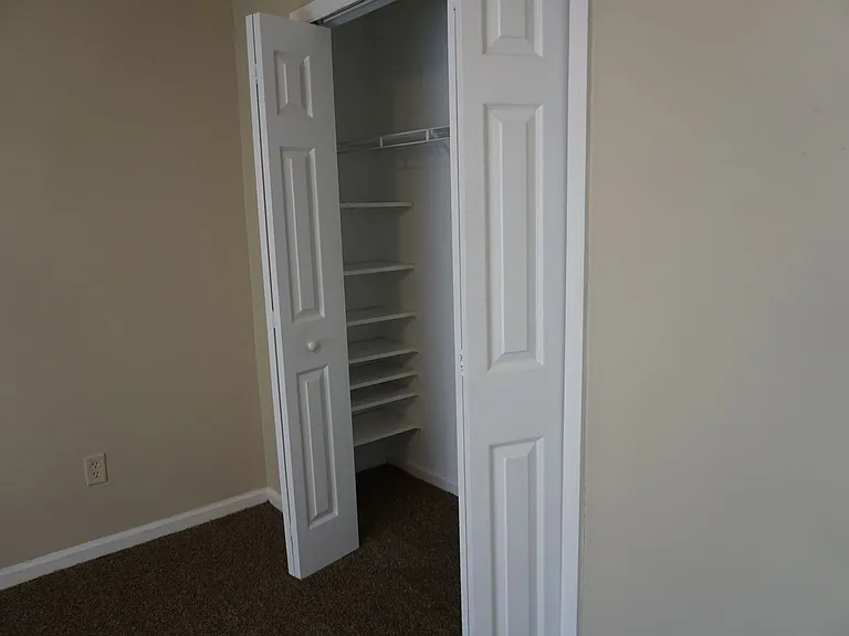 5562 Bennington Dr — Photo 12