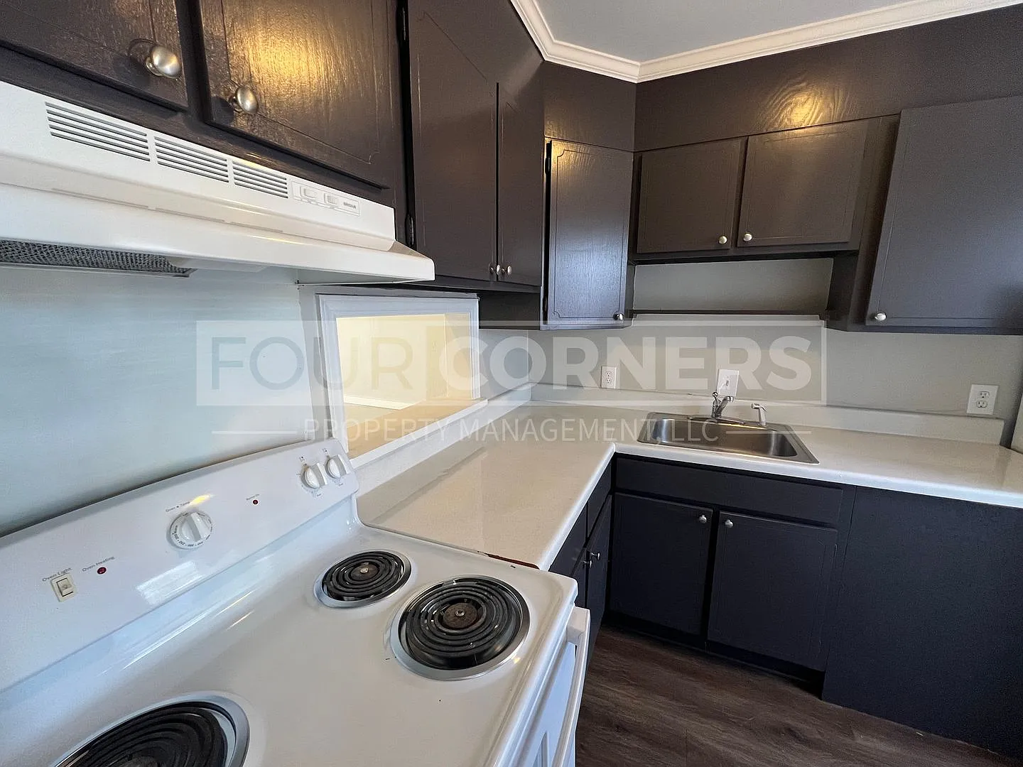 Spacious 2 Bedroom 1.5 Bath Townhome — Photo 3