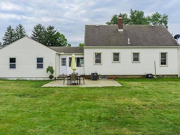 4th image of 2525 Woodmere Ave