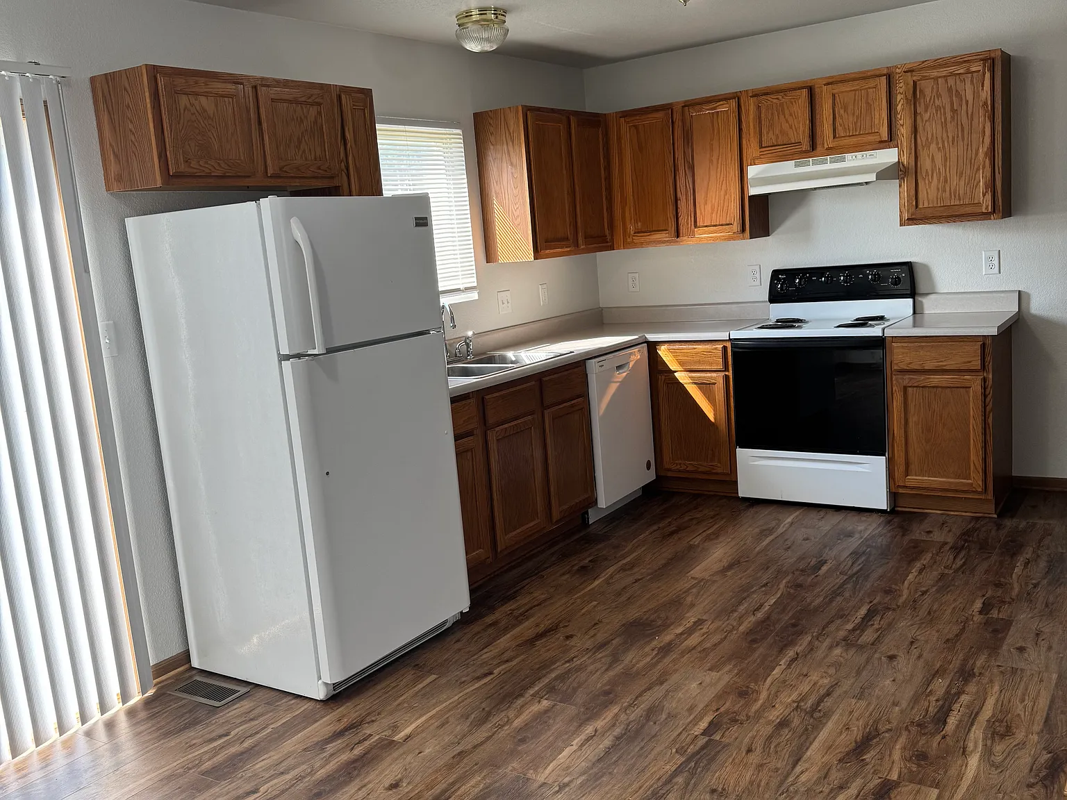 3 bed, 2.5 bath, 1440 sqft, $1,200 — Photo 4