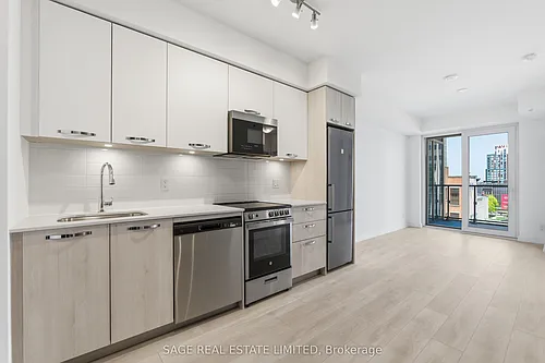75 James St S #711 Photo 1