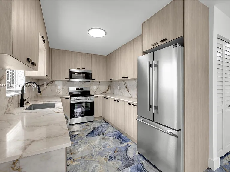 10350 SW 48th St #2 — Photo 3