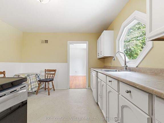 5th image of 22 Cabot Pl