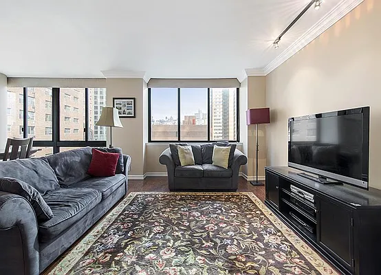 Sold by Warburg | media 10