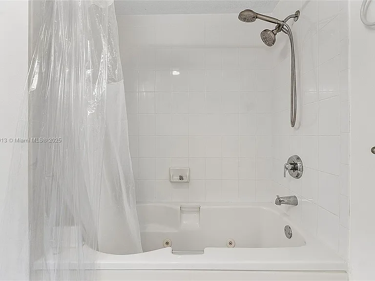 17050 N Bay Rd #807 — Photo 18
