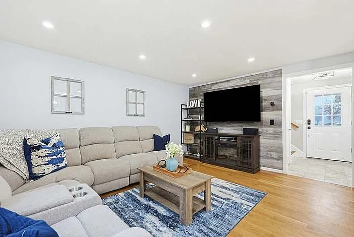 33 Santoro Rd — Photo 15