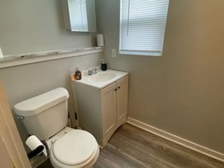 231 W Washington Ave — Photo 2