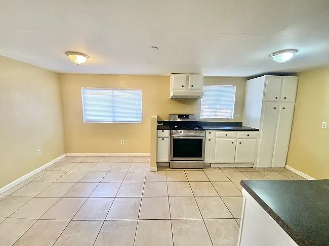 2152 S Maple Ave #B — Photo 5