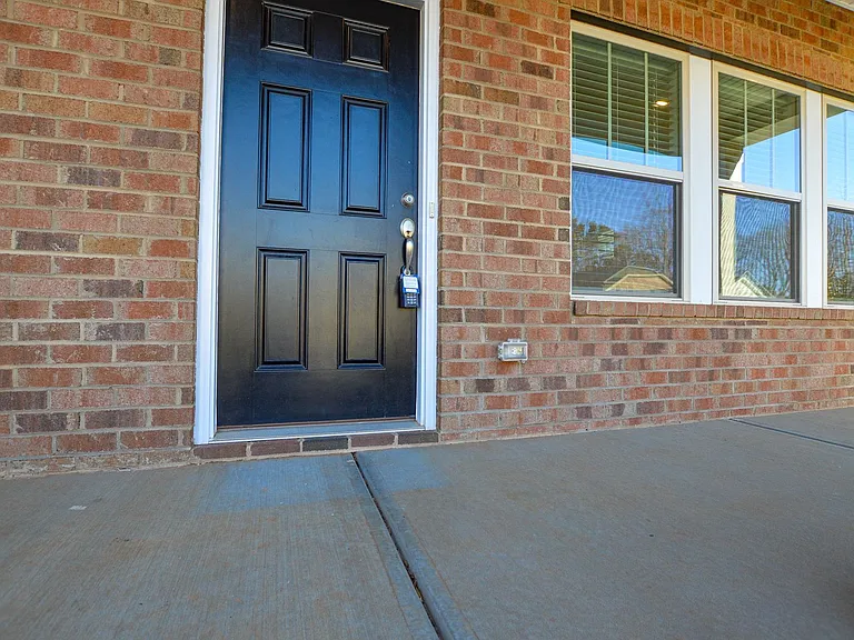 3215 Lisburn St — Photo 7