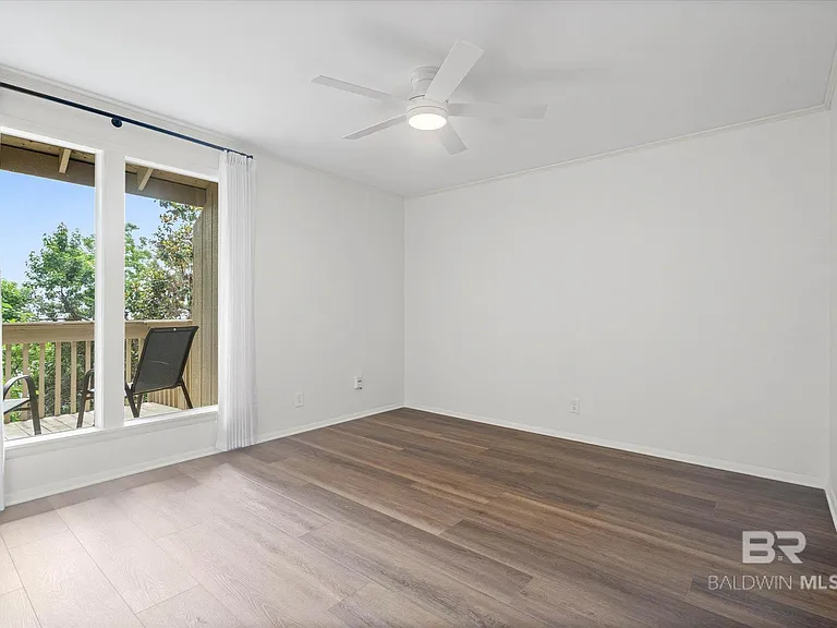 2024 Sea Cliff Dr N #2024 — Photo 11