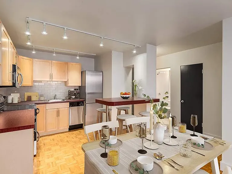 1309 Cameron Ave SW — Photo 1