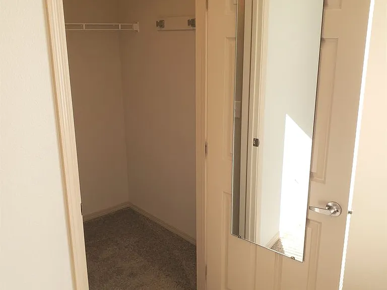 1001 W Broadway Ave — Photo 7
