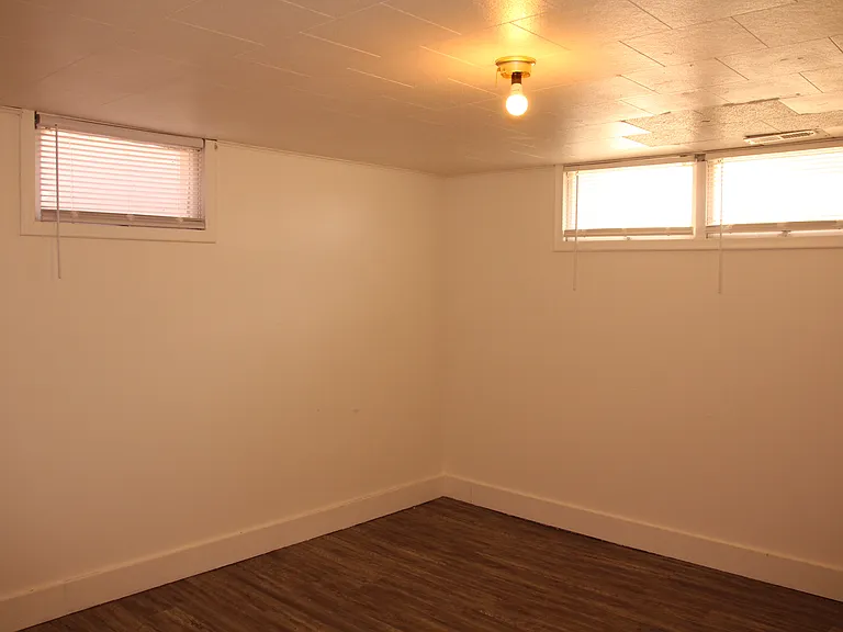 559 W Pine St — Photo 11